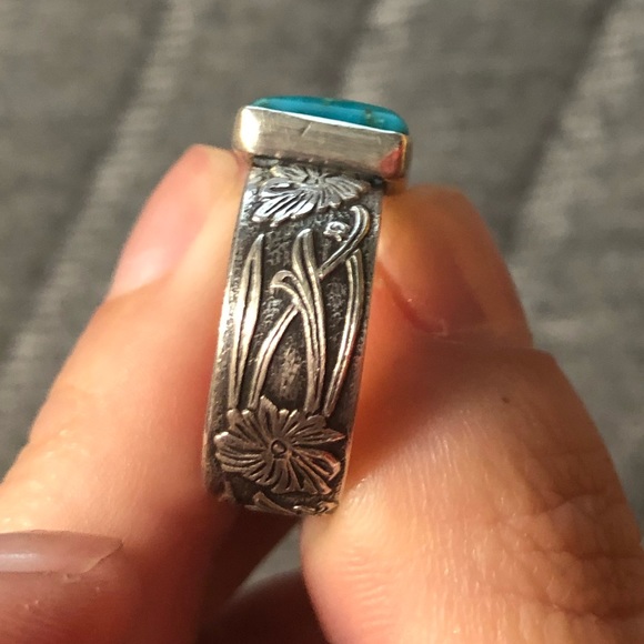 Beautiful Ring - Picture 2 of 2